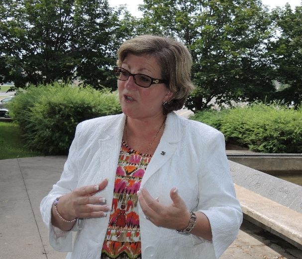 La mairesse de Sainte-Thérèse compte pour l'instant trois autres adversaires en vue des prochaines élections.