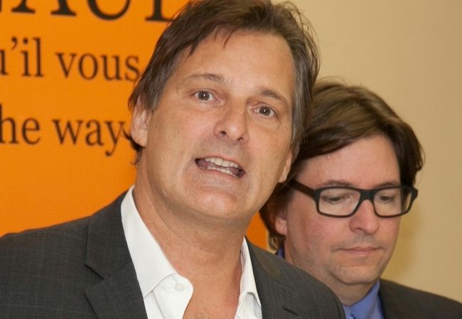 Sylvain Arsenault invite les autres candidats à participer à un débat.