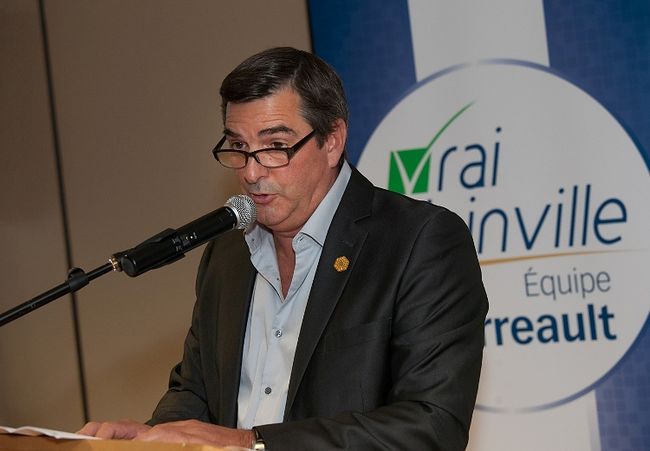 Le chef du Vrai Blainville, Richard Perrault, a indiqué qu’il ne savait pas que cette information devait se retrouver sur les dépliants.