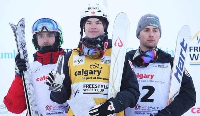 Pour la deuxième fois consécutive, Mikaël Kingsbury a grimpé sur la plus haute marche du podium, devant son compatriote Alexandre Bilodeau.