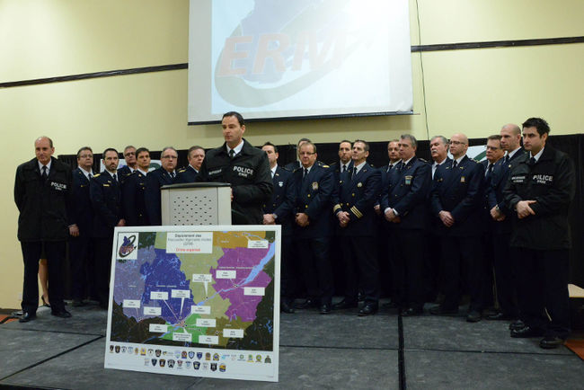Des représentants des corps policiers de la région étaient réunis à Boucherville pour annoncer la décentralisation des Escouades régionales mixtes.