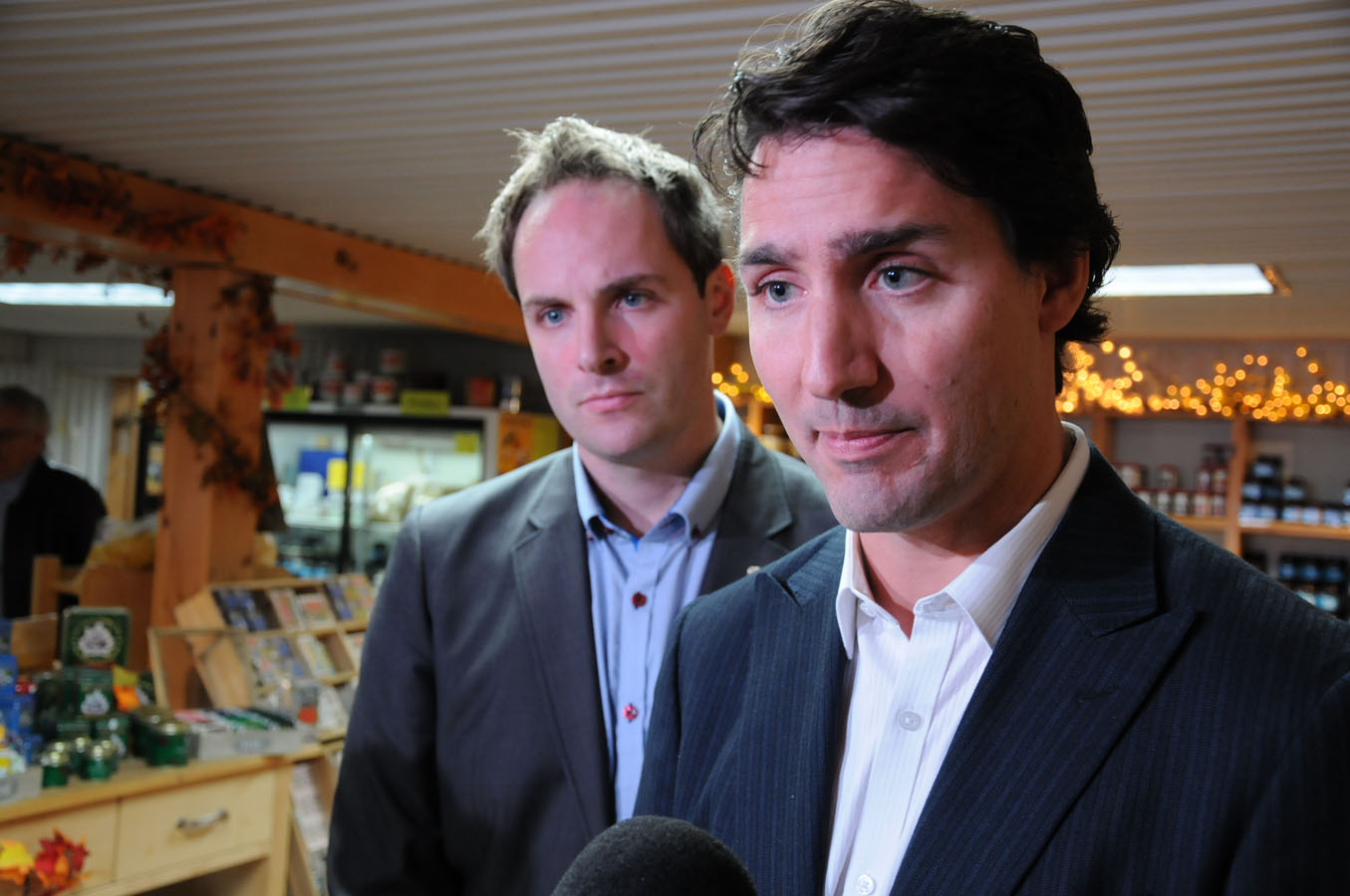 Justin Trudeau en compagnie de son candidat dans Mirabel, Karl Trudel