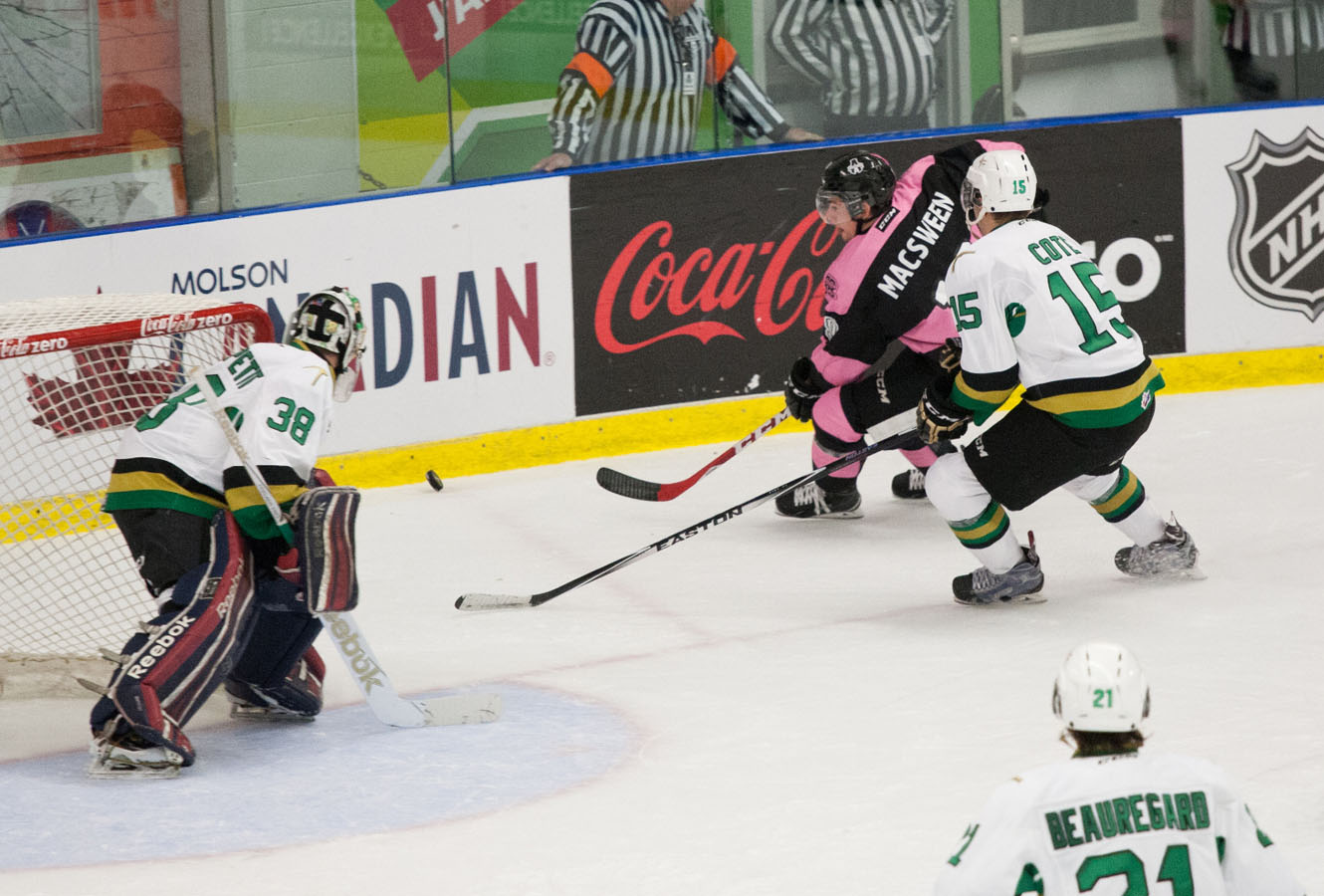 L'Armada voit la vie en rose contre les Foreurs