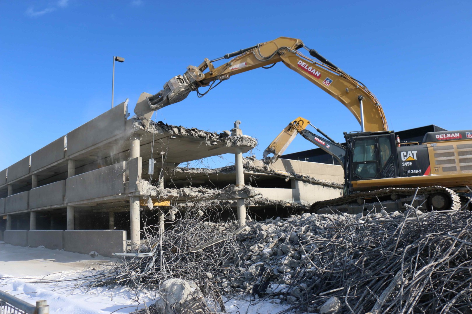 La démolition de l'aérogare de Mirabel est commencée