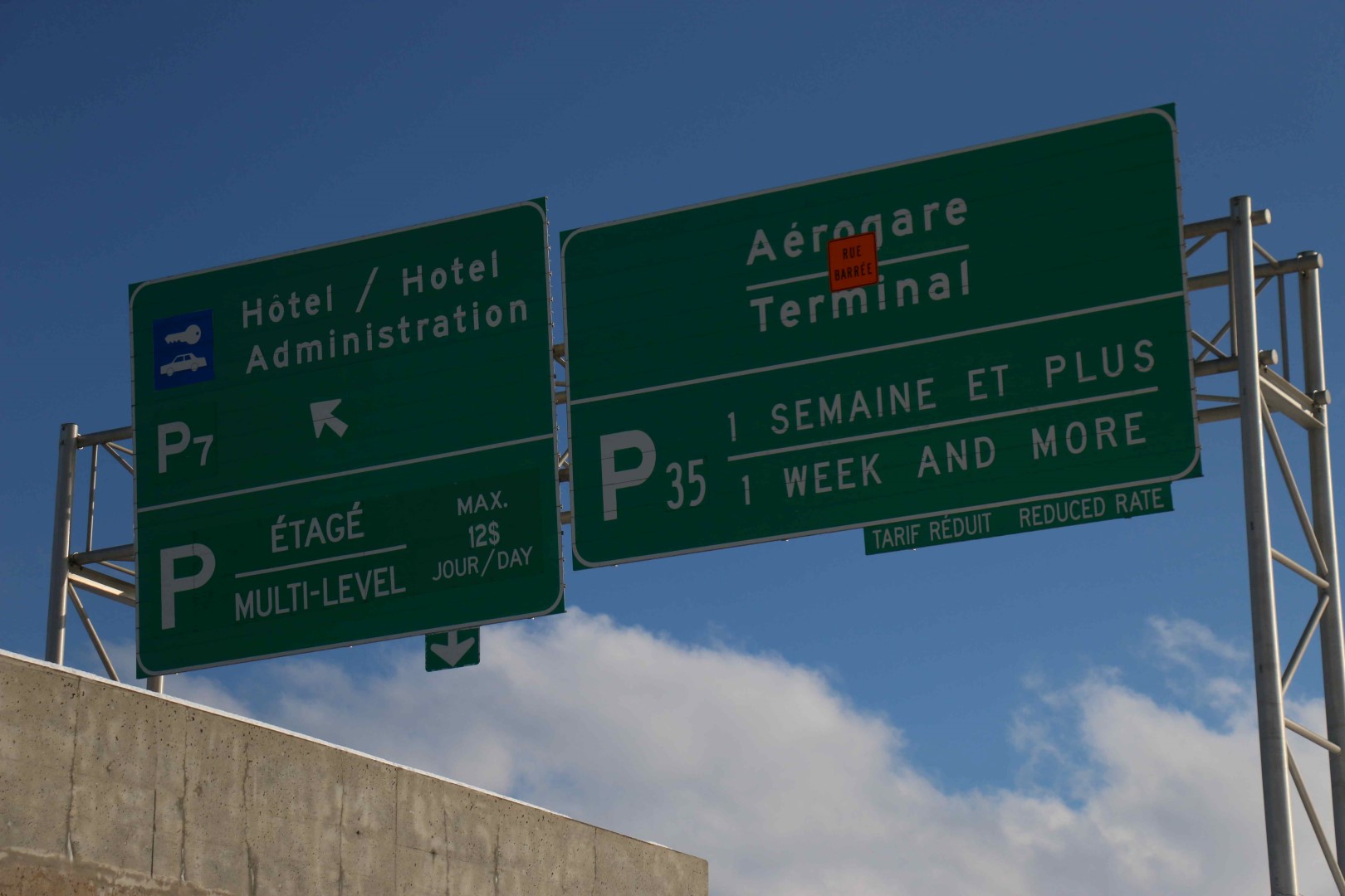 La démolition de l'aérogare de Mirabel est commencée