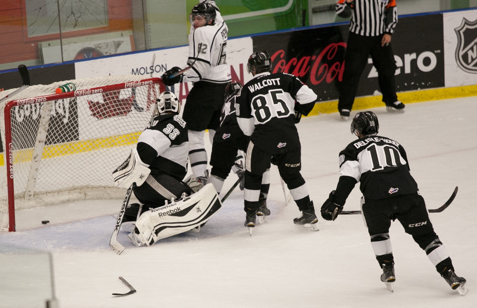 Brandon Whitney joue au voleur