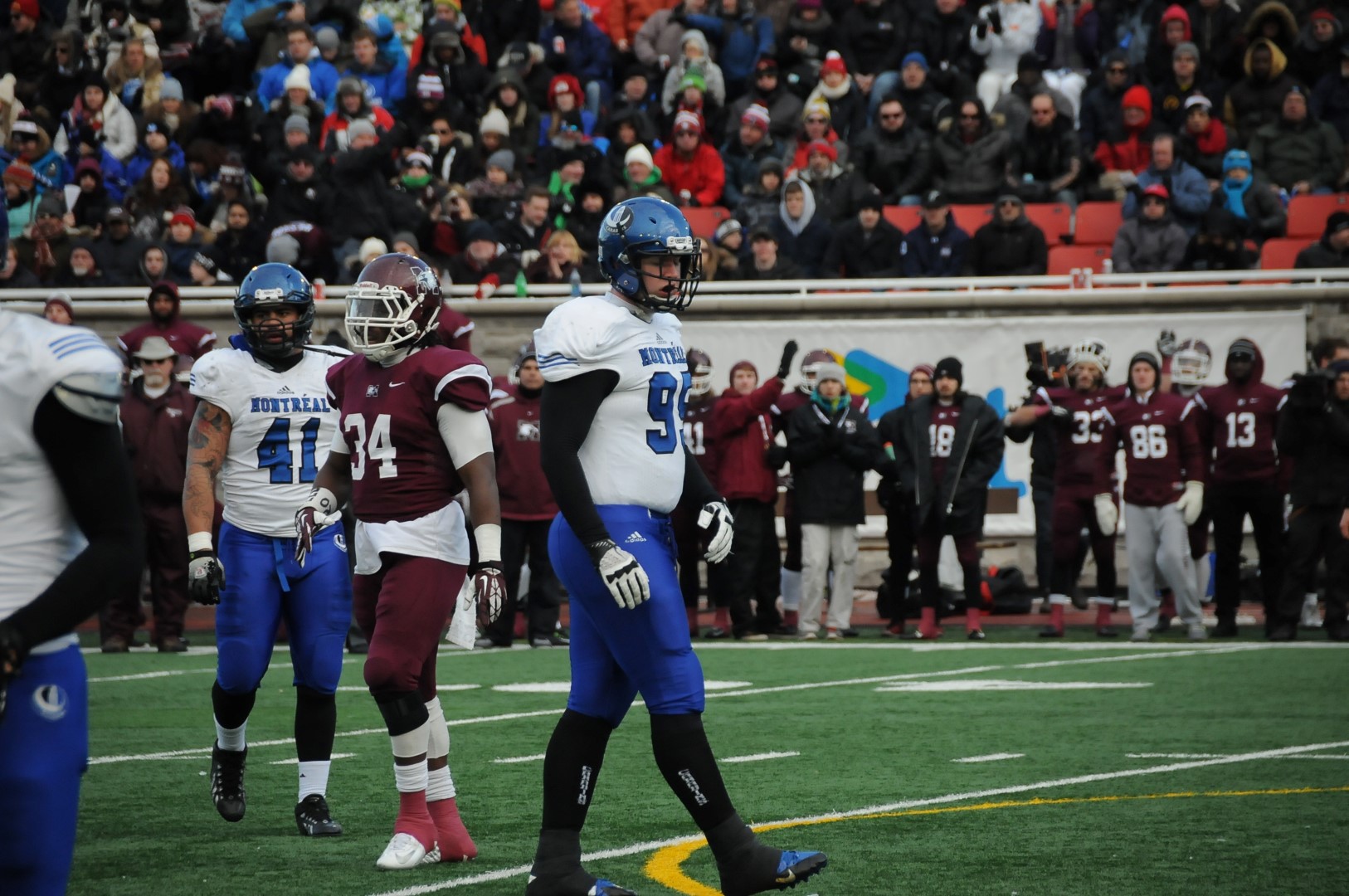 Trois anciens des Nordiques soulèvent la Coupe Vanier