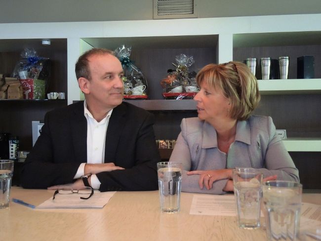 La députée sortante, Mme Hélène Daneault, a présenté Claude Surprenant, candidat pour la CAQ dans la circonscription de Groulx.