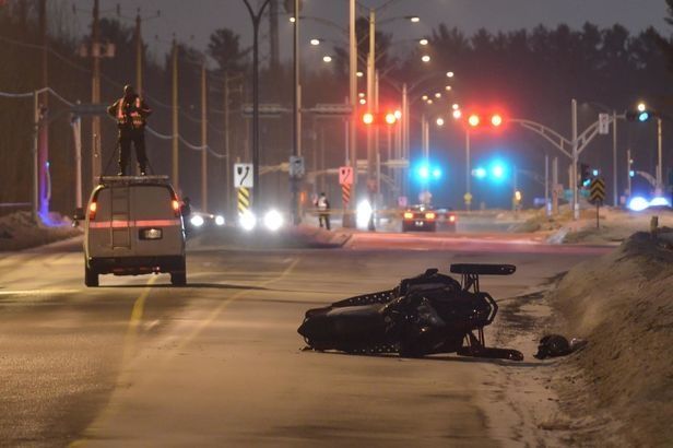 L’homme de 43 ans, qui habitait Laval, était grièvement blessé et a été transporté à l’hôpital, où il a finalement perdu la vie.
