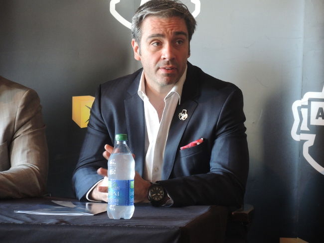 Joël Bouchard a annoncé fièrement le partenariat avec Blainville tout en dévoilant des détails du troisième chandail de son équipe.