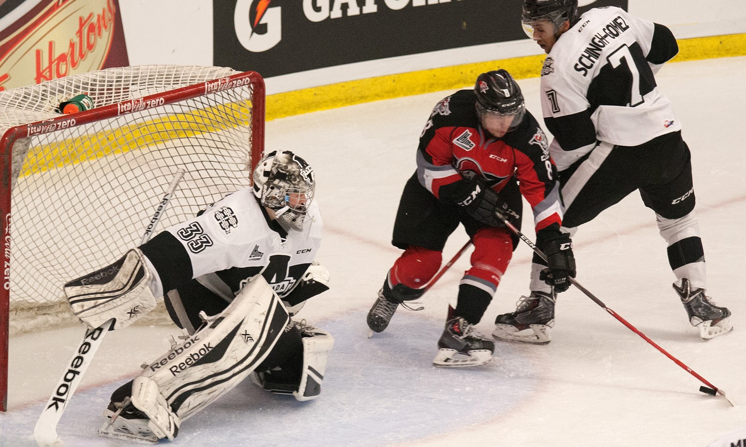 Les Voltigeurs surprennent l'Armada