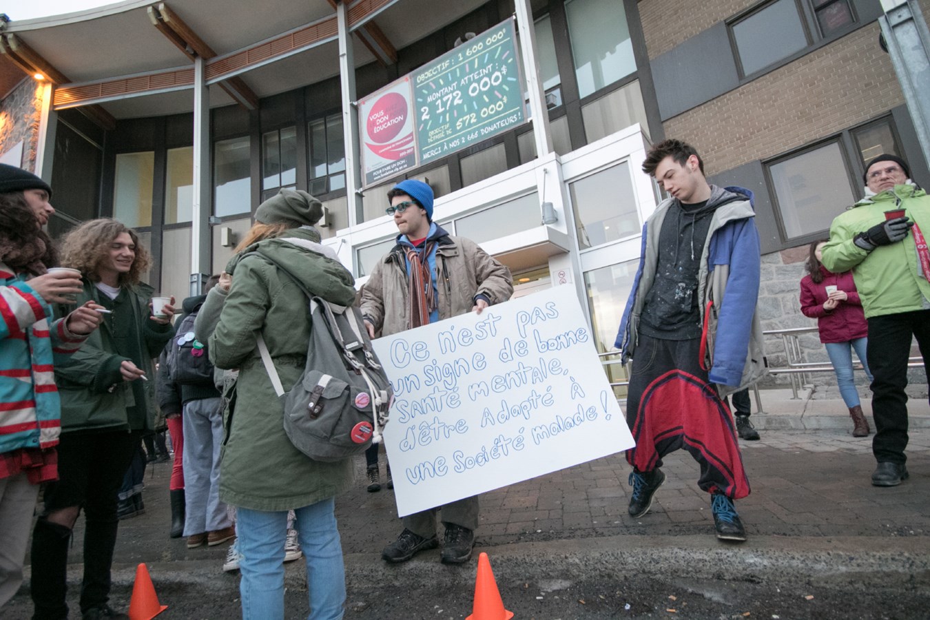 Les piquets de grève forcent l'annulation des cours 
