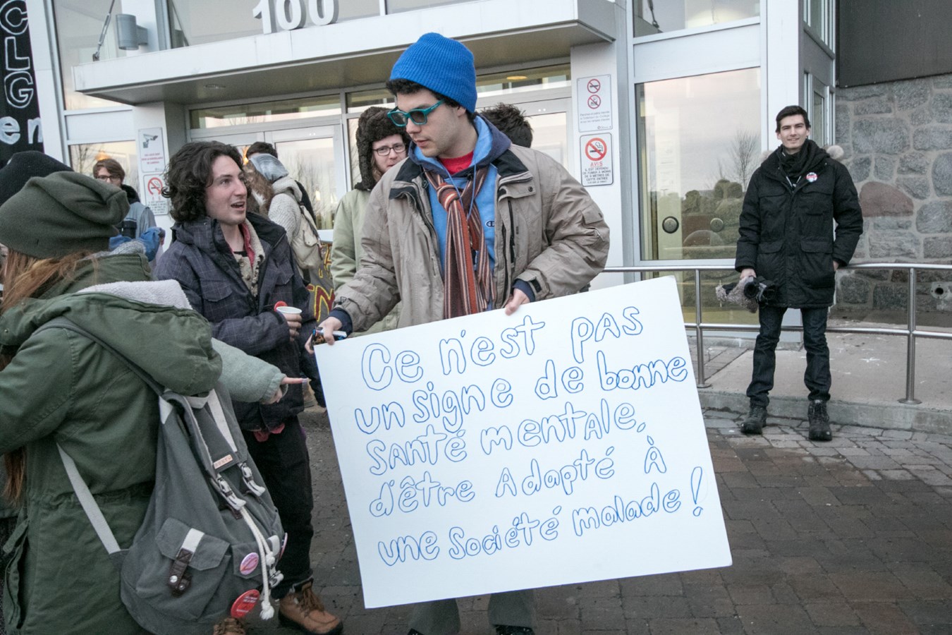 Les piquets de grève forcent l'annulation des cours 
