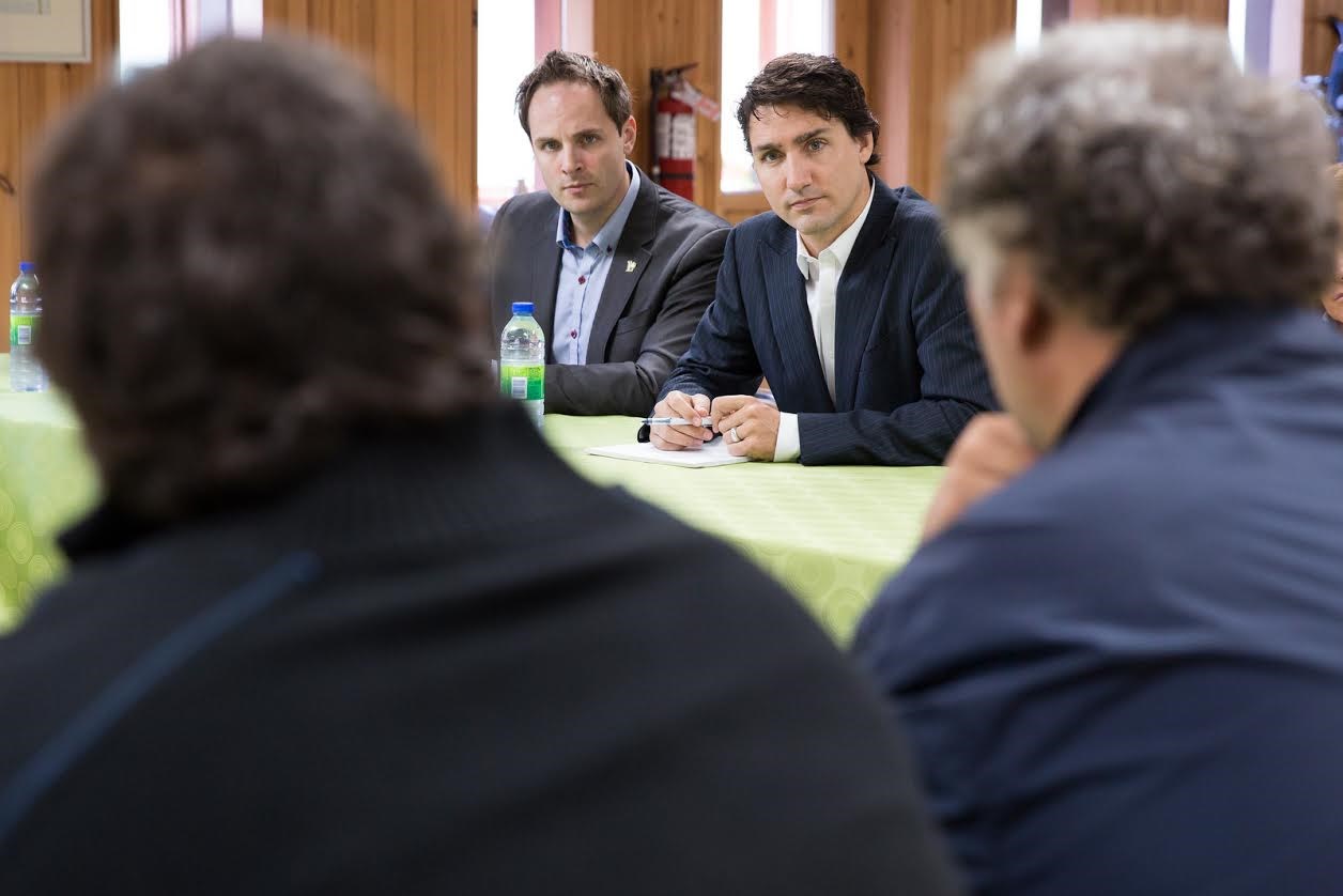Karl Trudel, candidat du Parti libéral du Canada (PLC) dans Mirabel, et Justin Trudeau, chef du PLC