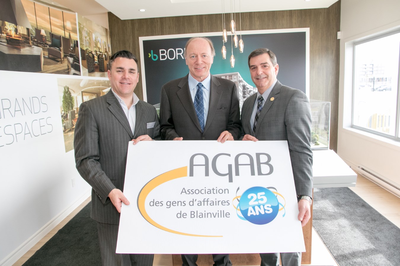 Christian Fréchette, président de l'Association des gens d'affaires de Blainville, Luc Maurice, président fondateur du Groupe Maurice, et Richard Perreault, maire de Blainville. 