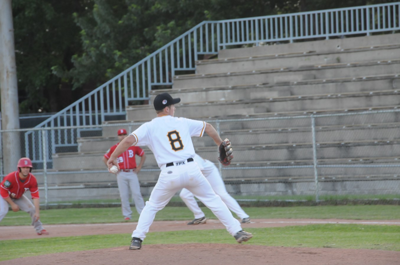 Les Bisons jouent le même tour aux Pirates