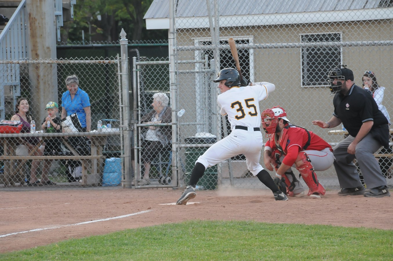 Les Bisons jouent le même tour aux Pirates