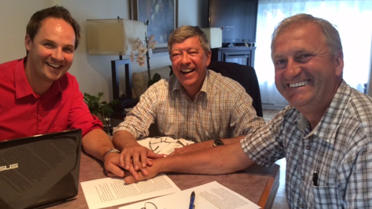 De gauche à droite, les candidats libéraux dans Mirabel, Karl Trudel, dans Bécancour-Nicolet-Saurel, Claude Carpentier, et dans La Prairie, Jean-Claude Poissant.