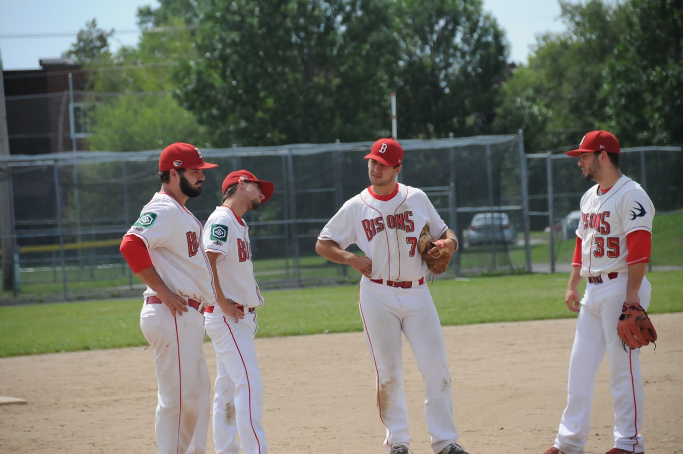 Les Bisons trop forts contre Coaticook