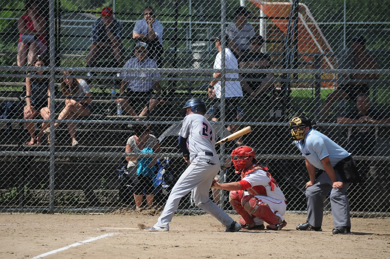 Les Bisons et les Diamants séparent un double