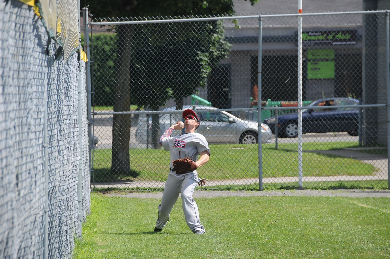Les Bisons et les Diamants séparent un double