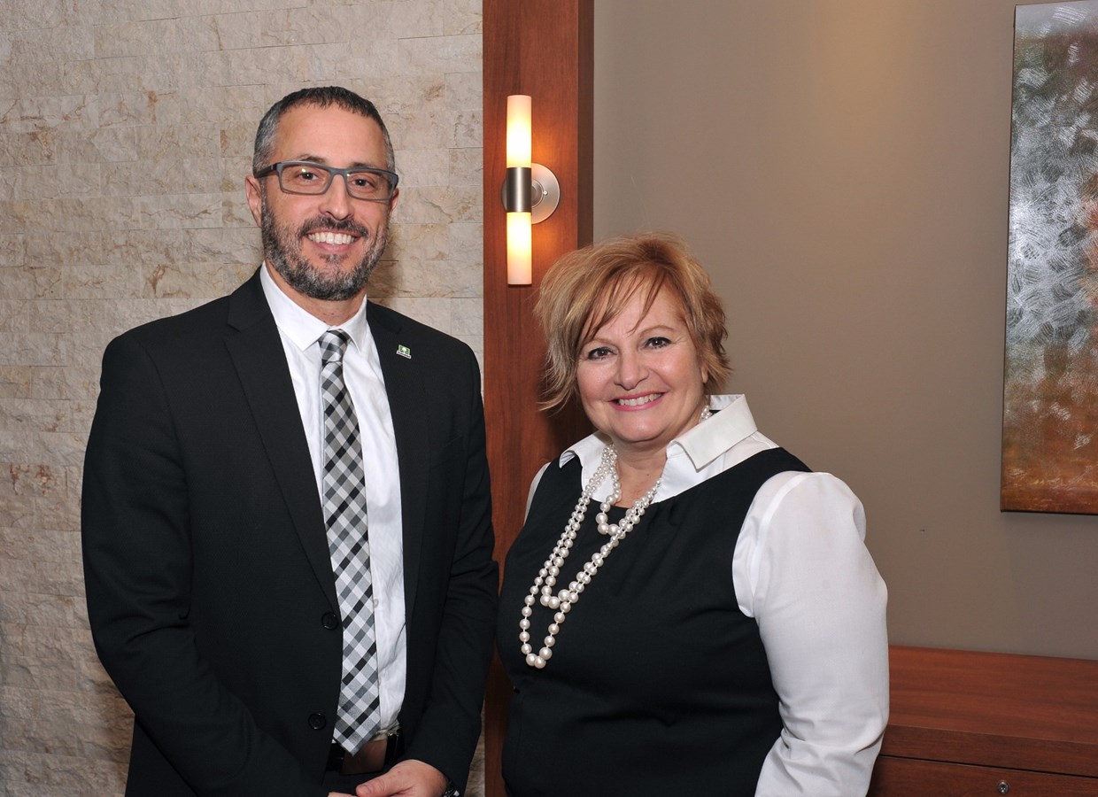 Me Karl Sacha Langlois, directeur général de la Ville de Boisbriand et Marlene Cordato, mairesse.