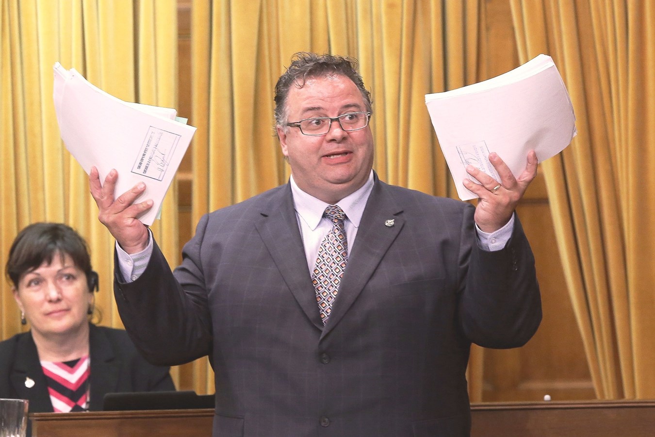 Le député fédéral Ramez Ayoub dépose au Parlement plus de 7000 signatures