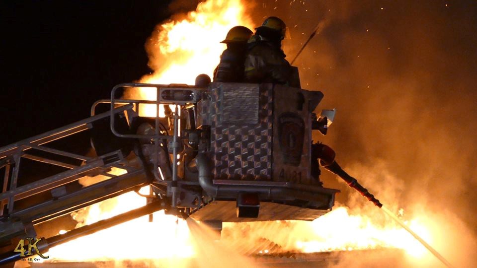 EN VIDÉO : Les flammes ravagent le spa Le Finlandais