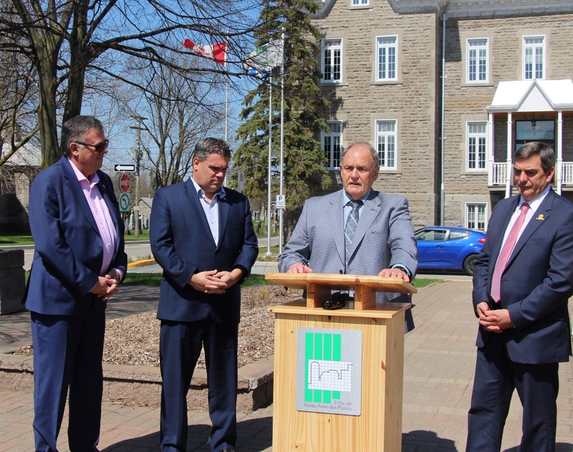 Bertrand Lefebvre, conseiller Ville de Mascouche; Richard Perreault, maire de Blainville; Guy Charbonneau, maire de Sainte-Anne-des-Plaines; Marc-André Plante, maire de Terrebonne;