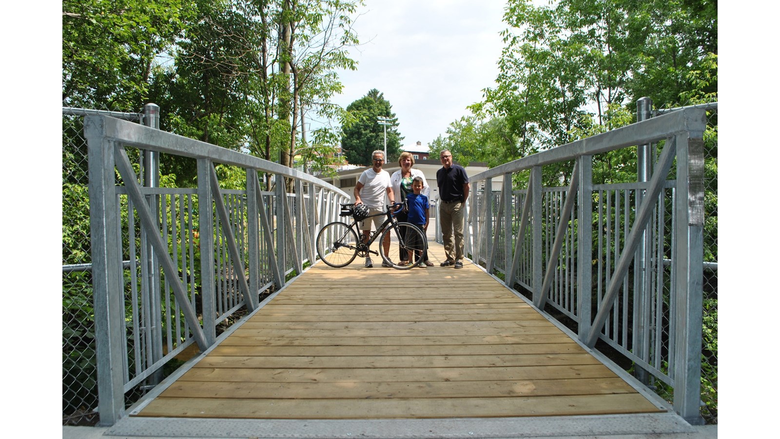 La nouvelle passerelle du parc Richelieu est maintenant ouverte
