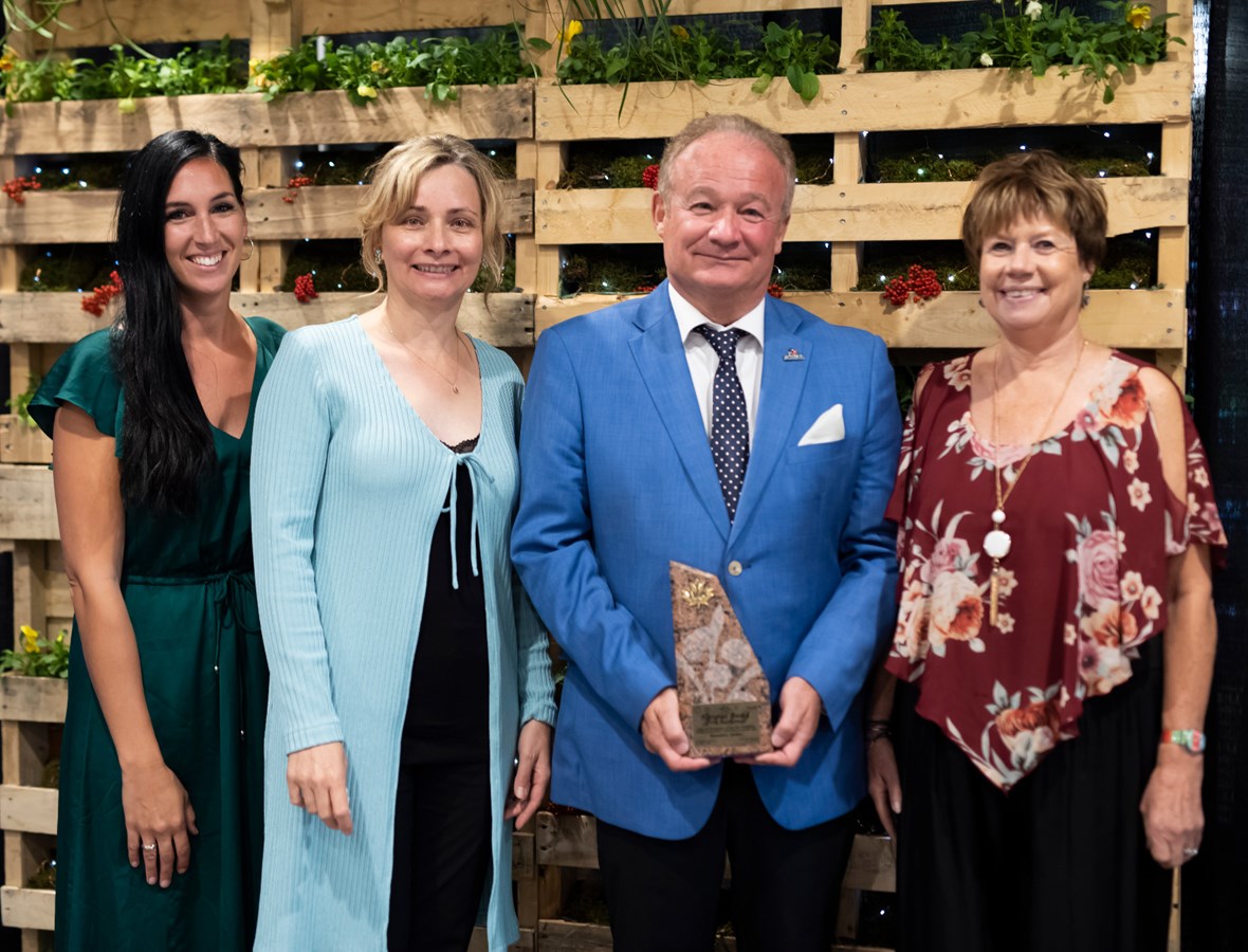 Collectivités en fleurs : la Ville de Rosemère remporte le prix de prestige "Classe des champions"