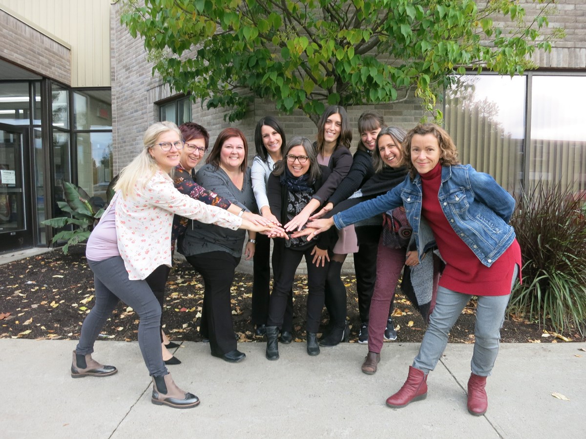 De gauche à droite: Chantal Ruel, Danielle Giroux, Julie Bourbeau, Audrey Larocque, Sophie Gilbert, Vanessa Yelle, Nadia Boudreault, Chantal Dubois et Sonia Charbonneau.