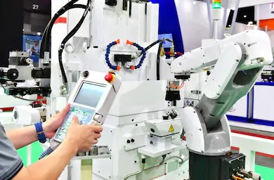 Une formation courte créée au collège Lionel-Groulx pour assimiler la robotisation