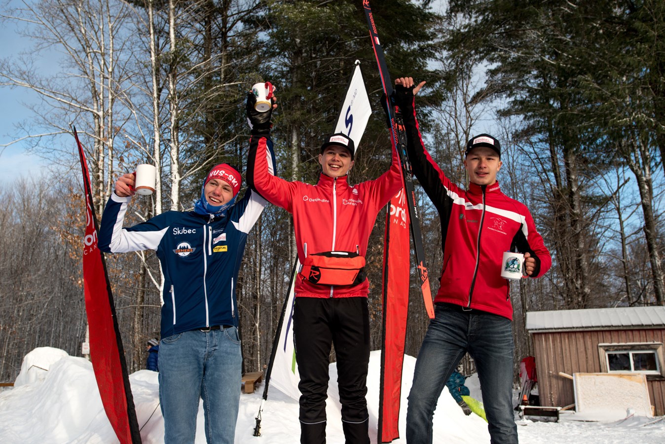 Podium des coéquipiers Thomas Allard-Vertriest (au centre) et Nikolaï Alekseev (à droite).