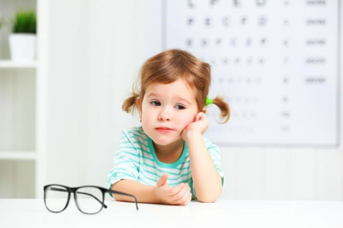Des examens de la vue gratuits dans les écoles