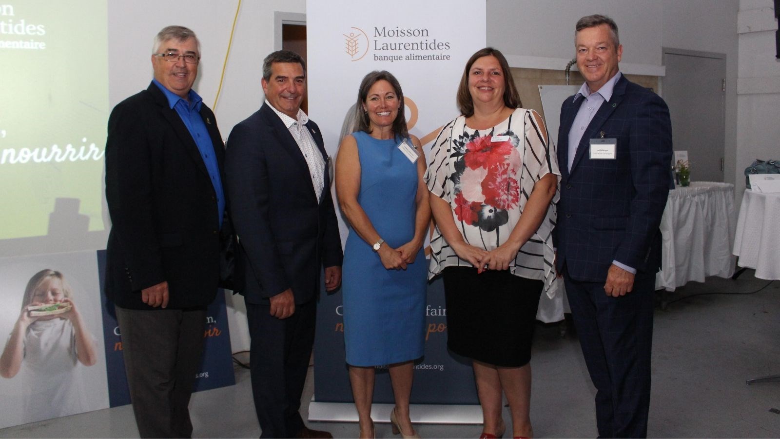 De gauche à droite : Laurent Martineau, président du conseil d'administration de Moisson Laurentides, Richard Perreault, préfet de la MRC Thérèse-de Blainville et maire de la Ville de Blainville, Valérie Delorme, fondatrice de Hélibellule FBO, Annie Bélanger, directrice générale Moisson Laurentides, Joé Bélanger, directeur général Caisse Desjardins Thérèse-de Blainville.