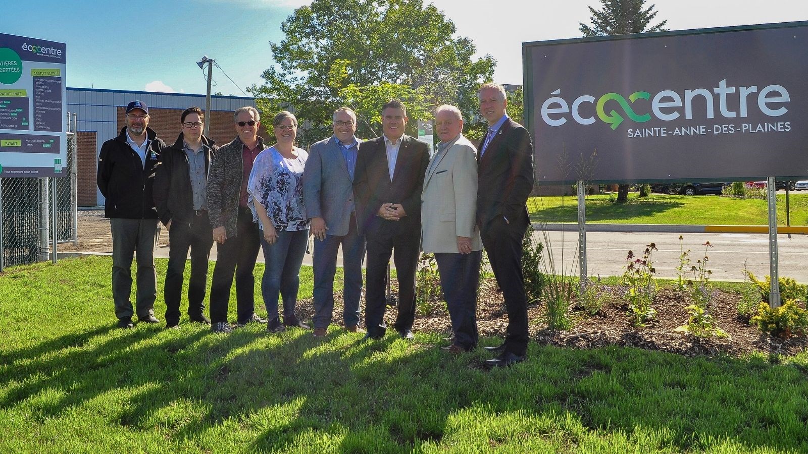 Paulo Fournier, directeur des travaux publics (SADP), Benjamin Plourde, coordonnateur de l’environnement (SADP), Réal
Leclerc, conseiller municipal (Terrebonne), Véronique Baril, conseillère municipale (SADP), Yan Maisonneuve, conseiller
municipal (Terrebonne), Marc-André Plante, maire de Terrebonne, Guy Charbonneau, Maire de Sainte-Anne-des-Plaines et Alain
Cassista, directeur général à la Ville de Sainte-Anne-des-Plaines.