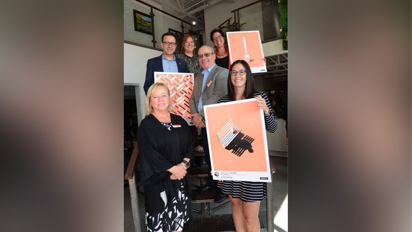 Martin Perrier, président de la campagne de Centraide Laurentides et directeur réseau de distribution Hydro-Québec, a annoncé l’objectif de la campagne de souscription annuelle. Il est accompagné de  Marie-Eve Gervais, directrice – Expérience philanthropique, Annie Létourneau, coordonnatrice – Expérience philanthropique philanthropique, Serge Paquette, président du conseil d’administration, Sylvie Gauvin, directrice générale, et Annie Latreille, directrice du Centre Regain de vie.