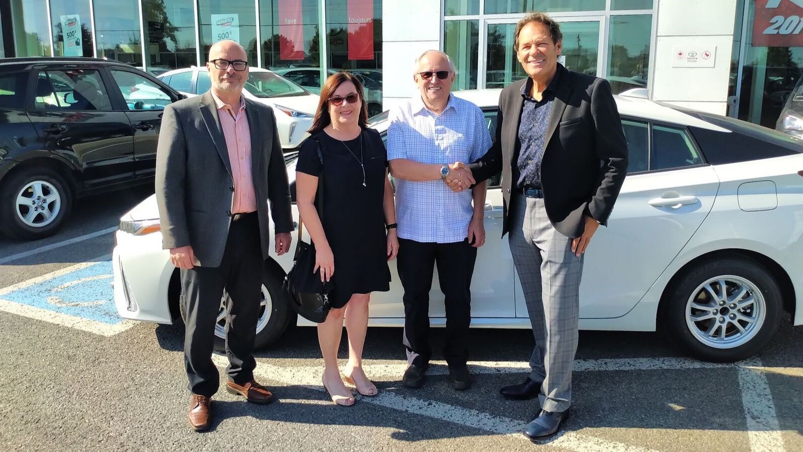 M. William Vialle de Toyota Saint-Eustache, Mme Rachel Petronzio, M. André Petronzio, M. Serge Gauthier, président du Groupe Platinum.