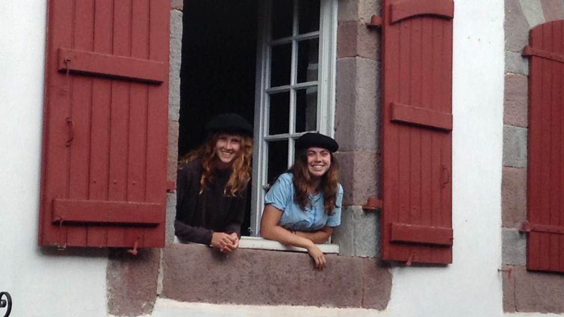 Jade Marquis et Camille Desbiens, deux jeunes Blainvilloises qui ont participé au programme en 2019.