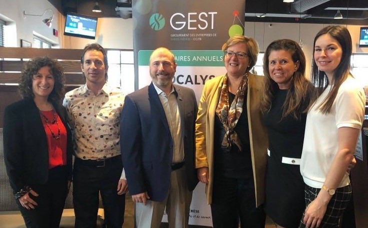 Avec les intervenants : Caroline Du Paul (Agente de liaison CCITB-GEST), Nicola Cardone (Directeur de l’urbanisme- Ville de Sainte-Thérèse), Martin Angers (ingénieur- chargé de projets - Ville de Sainte-Thérèse), Sylvie Surprenant (mairesse - Ville de Sainte-Thérèse), Marie-Noëlle Closson-Duquette (présidente du GEST) et Delphine Lebrun (Agente de liaison - Ville de Sainte-Thérèse)