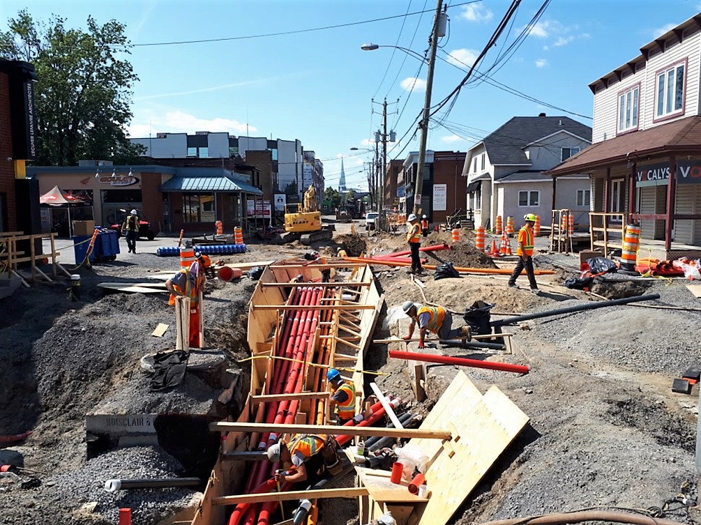 Construction des réseaux électriques.