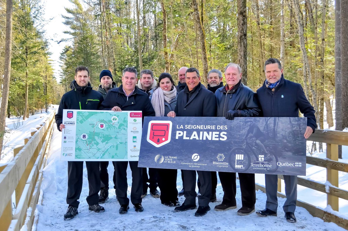 De gauche à droite: Maxime Thérien, directeur des loisirs, des sports, de la culture et de la vie communautaire à Sainte-Anne-des-Plaines; Gabriel Hudon, conseiller en recherche à la communauté métropolitaine de Montréal (CMM); Marc-André Plante, maire de Terrebonne; Éric Lépine, responsable de l’environnement à Blainville; Julie Boivin, vice-mairesse à Sainte-Anne-des-Plaines; Patrick Brunette, directeur du service des loisirs, culture, bibliothèque et vie communautaire à Blainville; Richard
Perreault, maire de Blainville; Denys Gagnon, conseiller municipal à Sainte-Anne-des-Plaines; Guy Charbonneau, maire de Sainte-Anne-des-Plaines et Pierre Berthiaume, conseiller municipal à Sainte-Anne-des-Plaines.