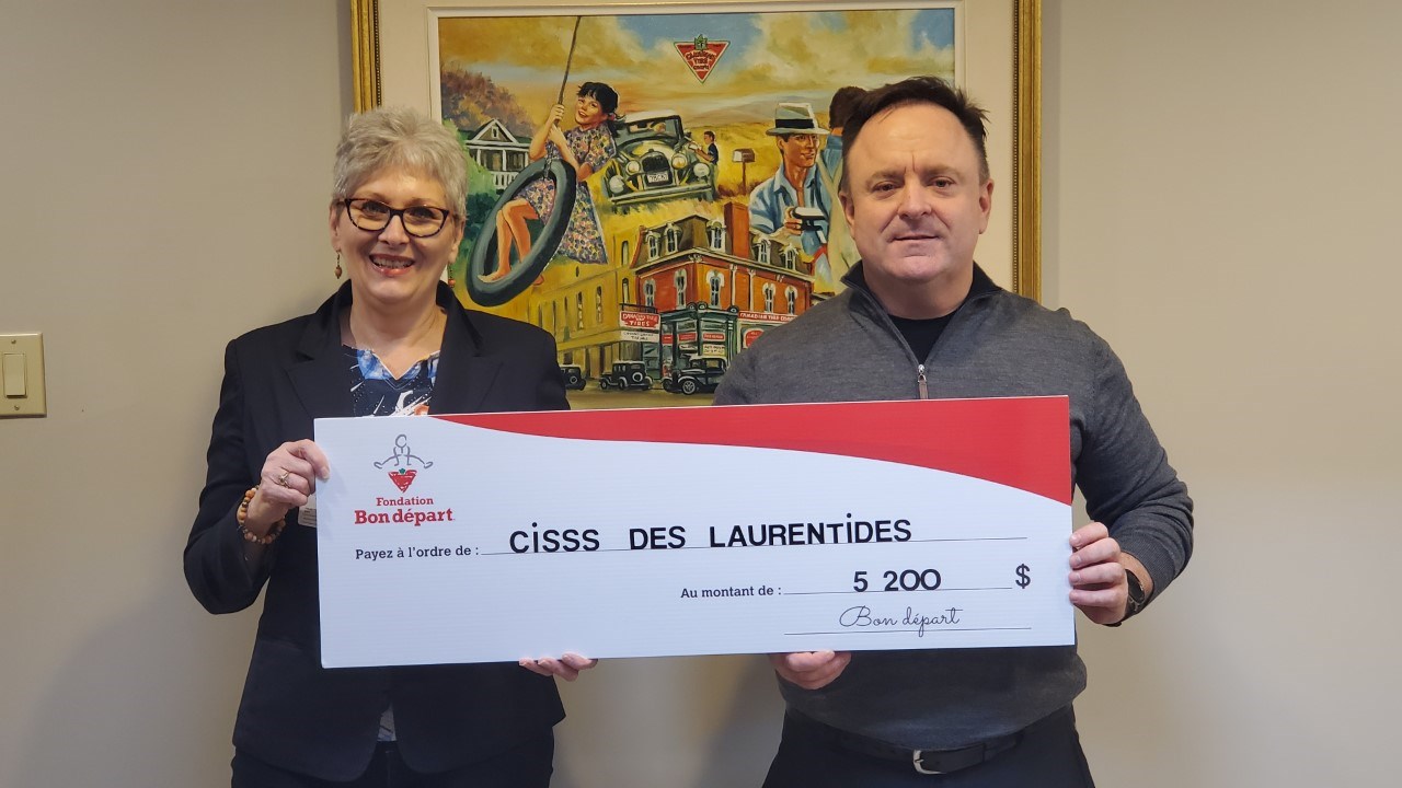 uliette Roy, auxiliaire service santé et sociaux à la Direction du programme jeunesse au CISSS des Laurentides et Michel Deslauriers, propriétaire du Canadian Tire de Mont-Tremblant.