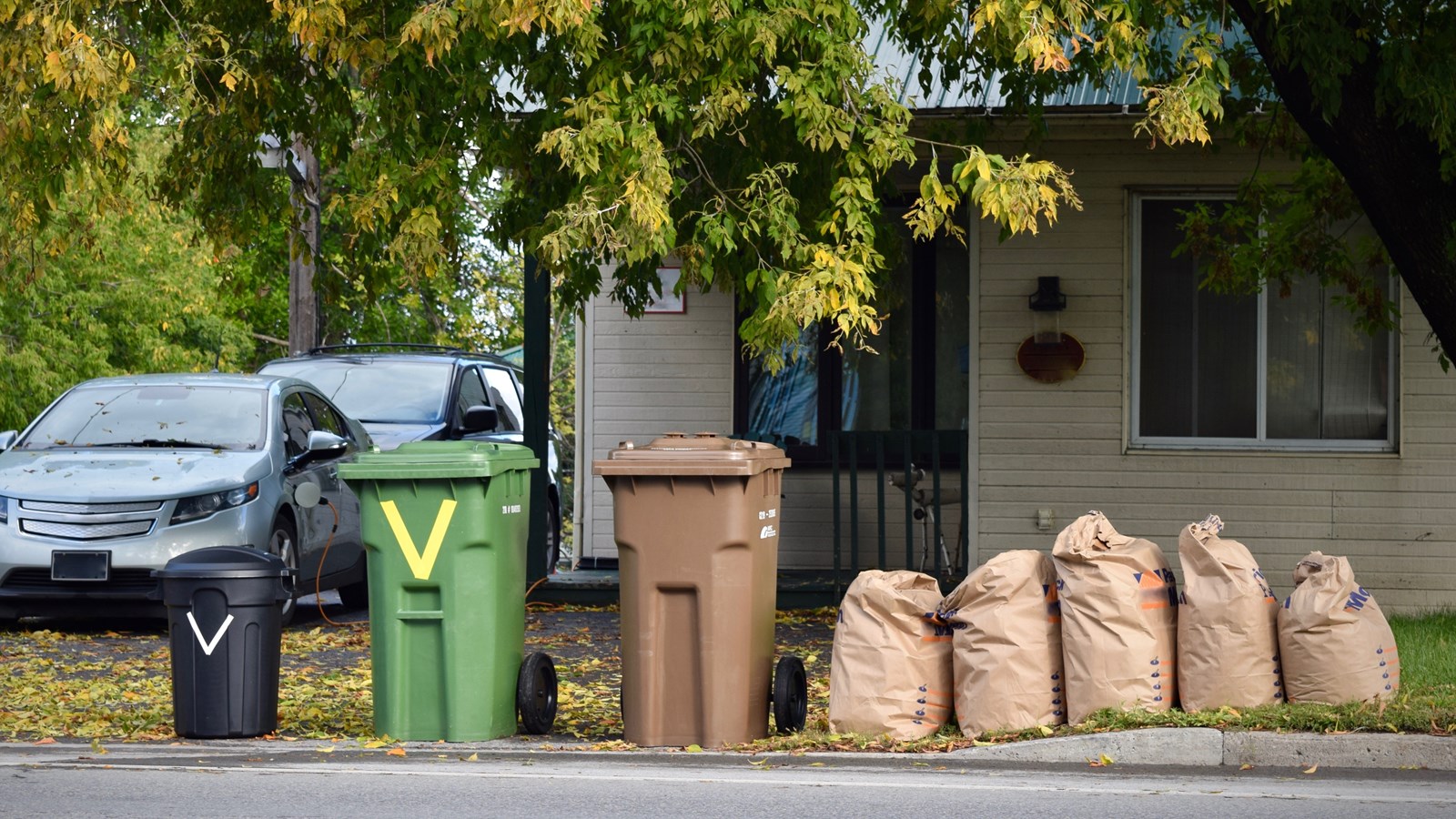 Aucun citoyen ne sera autorisé à sortir de son véhicule et ce sont les employés de la Ville qui déposeront le compost dans leur coffre arrière.