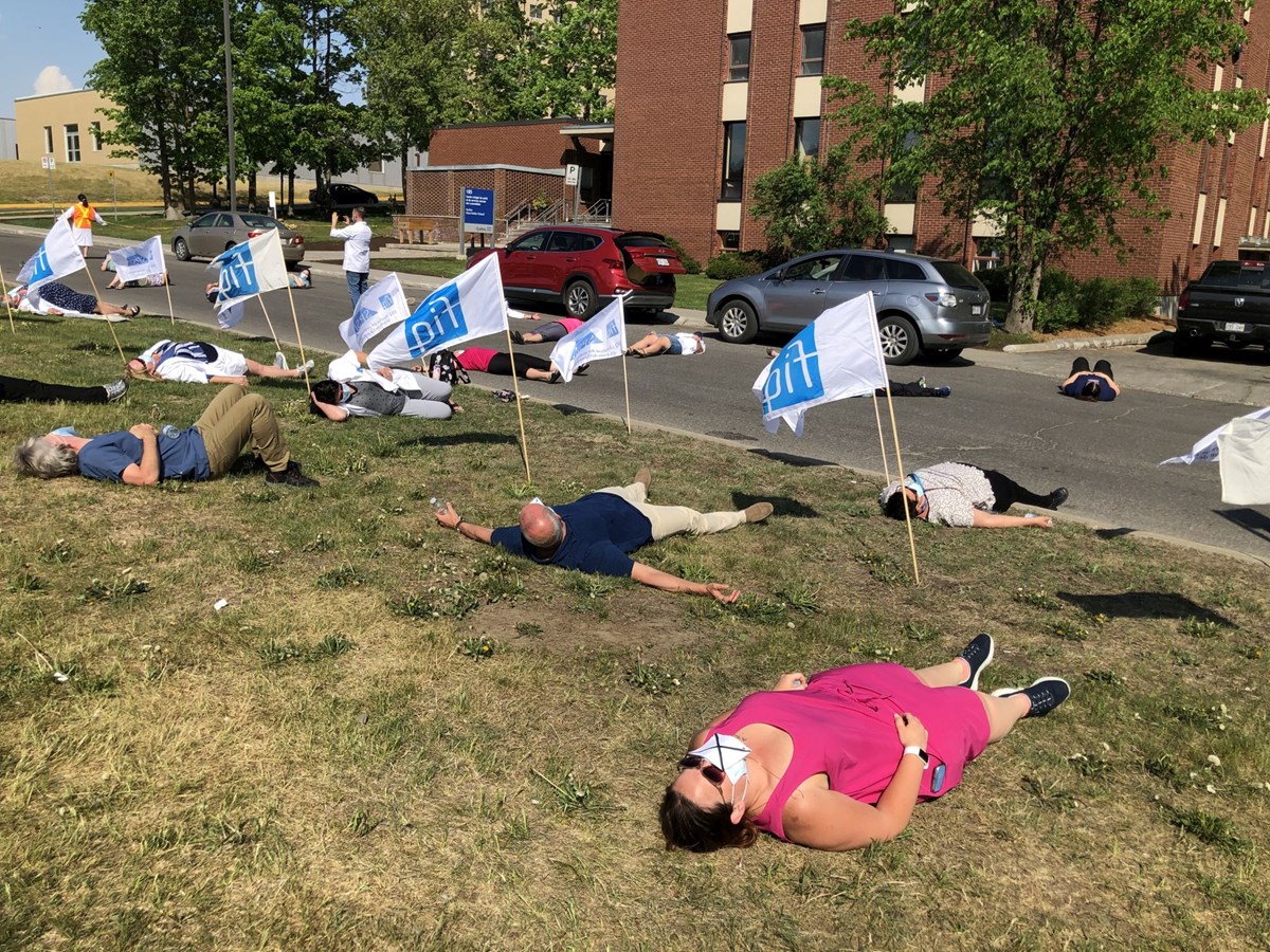 Manifestation à Saint-Jérôme: les professionnelles en soins des Laurentides « mortes de fatigue »