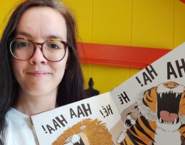 Lydia quant à elle adore les chats, les livres de chats et les t-shirts de chats.