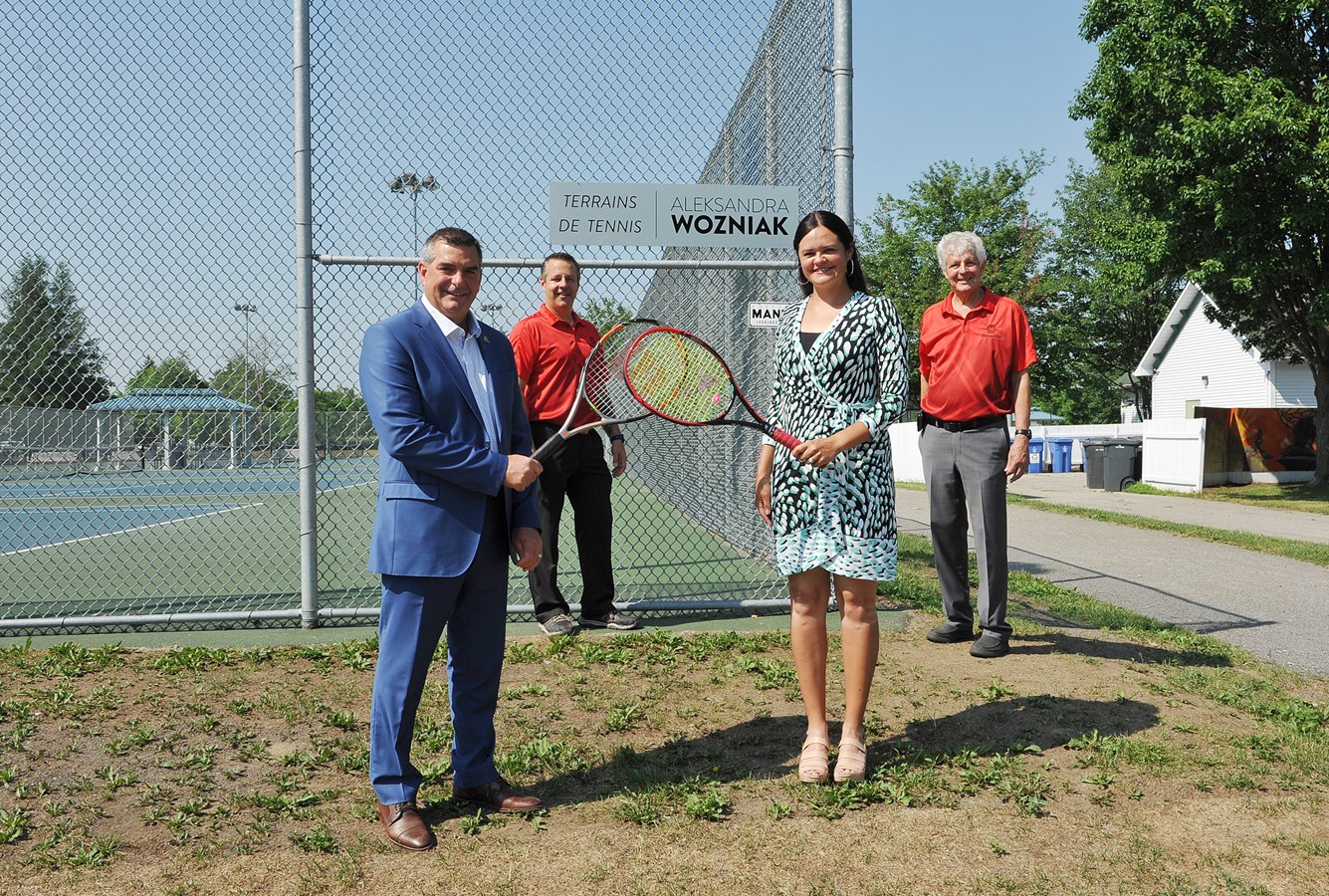Le maire de Blainville Richard Perreault et Aleksandra Wozniak.