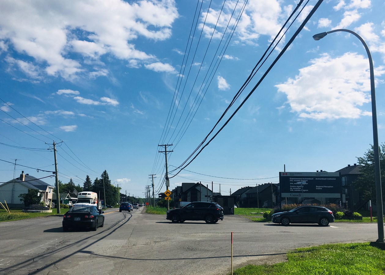 L’intersection de la Montée Gagnon et du Boulevard Gibson.