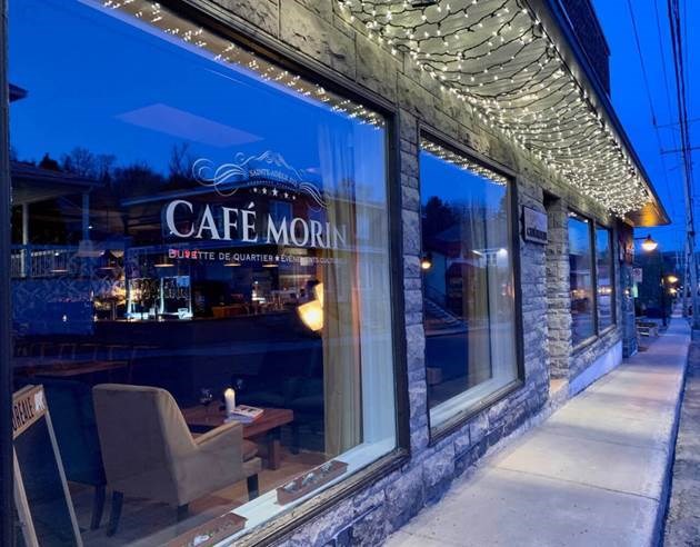 Le Café Morin a fait son nid dans l’ancien local du fleuriste Théâtro Verde, tout juste à côté du Cinéma Pine.